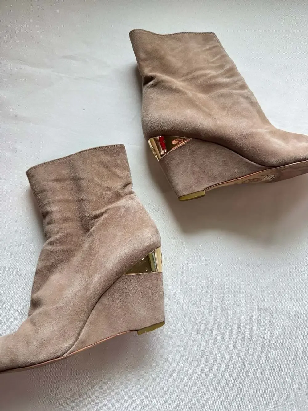 Michael Kors Suede Ankle Boots Gold Logo Heel Side Zip Women’s 6.5 Taupe
